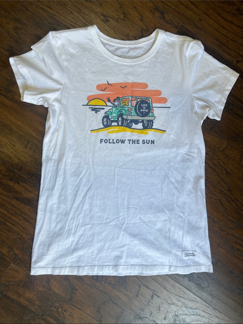 Life is Good woman’s fitted T shirt size S Follow the Sun